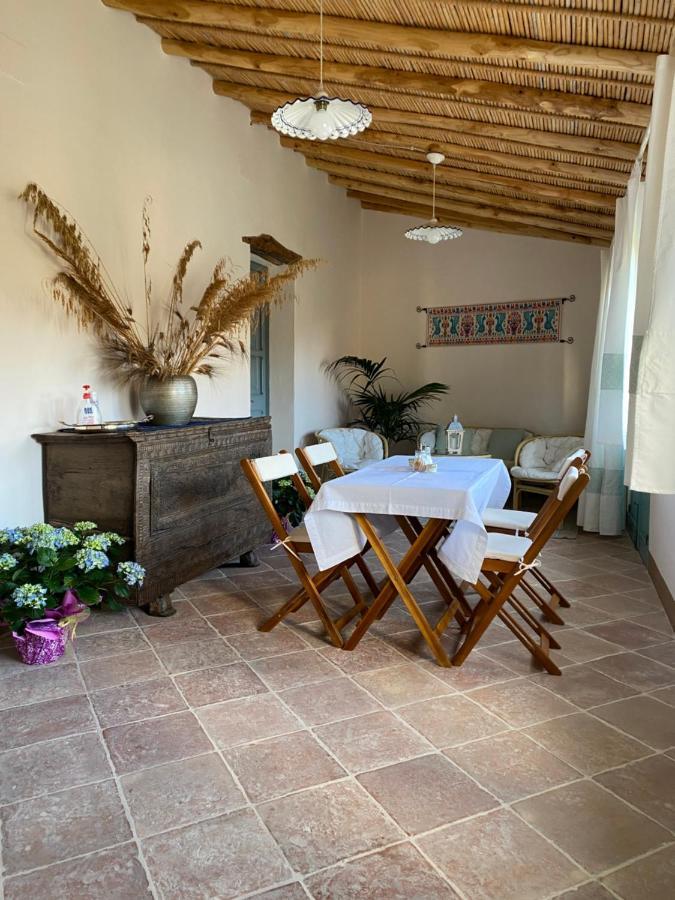B&B Su Strintu Tuili Bagian luar foto