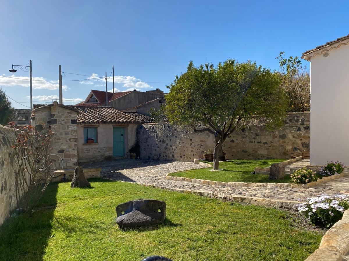 B&B Su Strintu Tuili Bagian luar foto