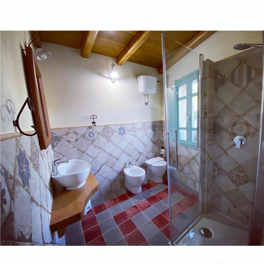B&B Su Strintu Tuili Bagian luar foto