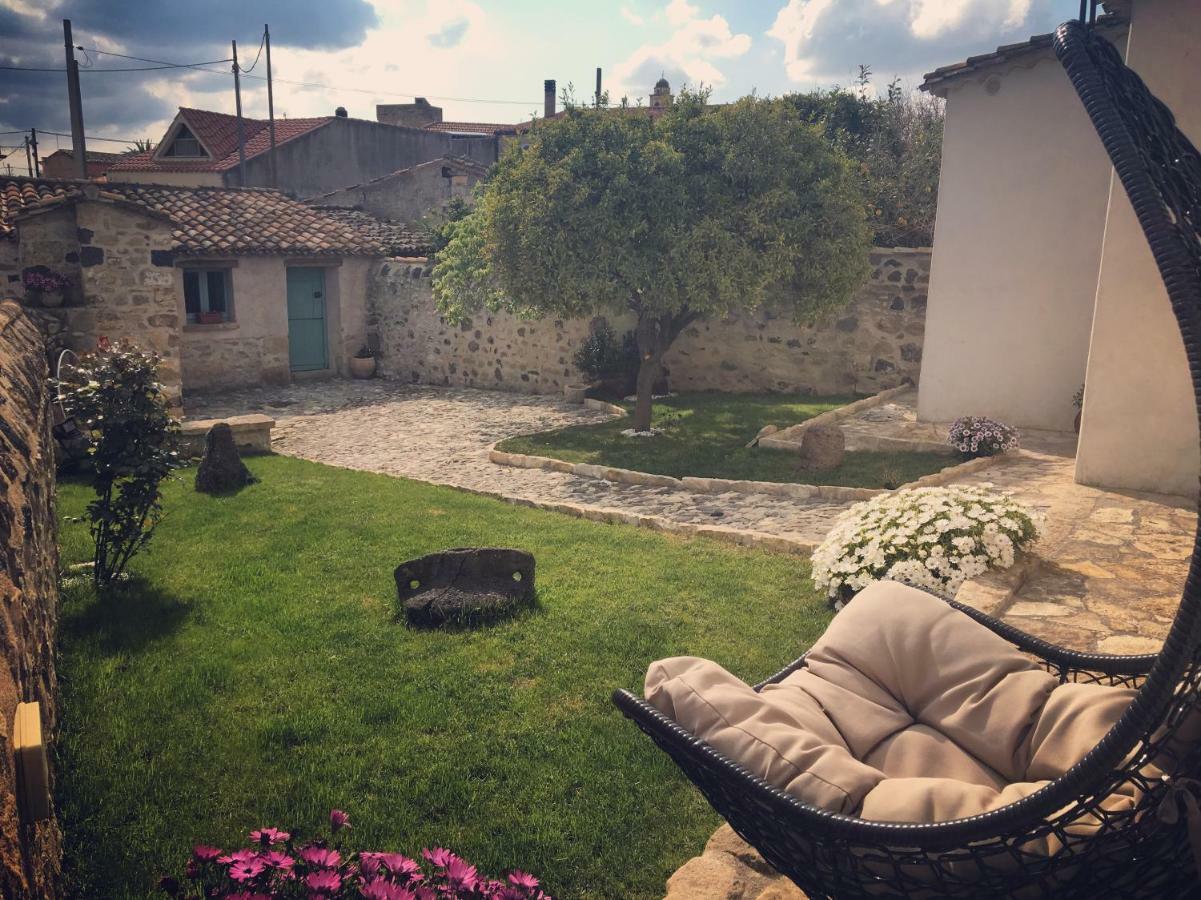 B&B Su Strintu Tuili Bagian luar foto